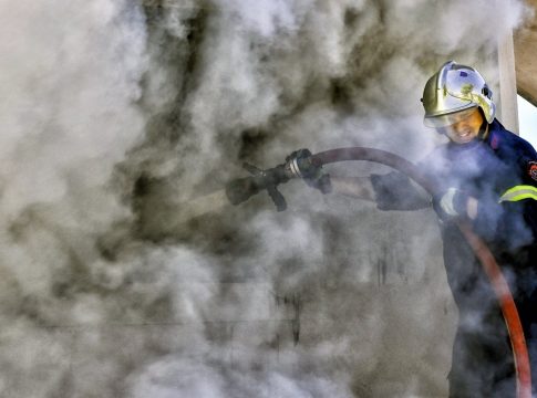Φωτιά στη Λακωνία: Συναγερμός στον Αρχάγγελο – Επιχειρούν οκτώ εναέρια μέσα
