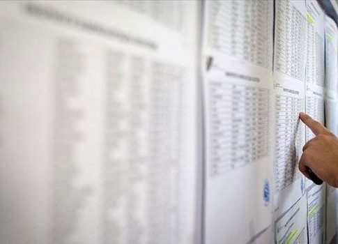 Βάσεις 2024: Πτώση βάσεων στις υψηλόβαθμες σχολές αλλά και κενές θέσεις στα ΑΕΙ