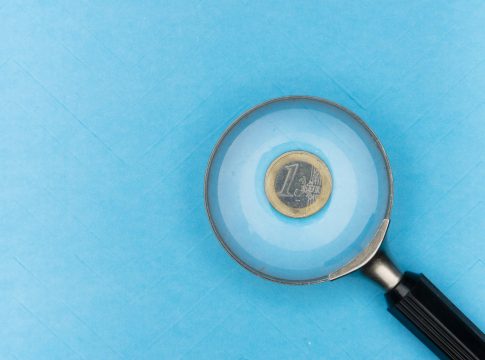 Άνιση η κατανομή πλούτου στην Ελλάδα – Μια χαμένη δεκαπενταετία για τη χώρα μας
