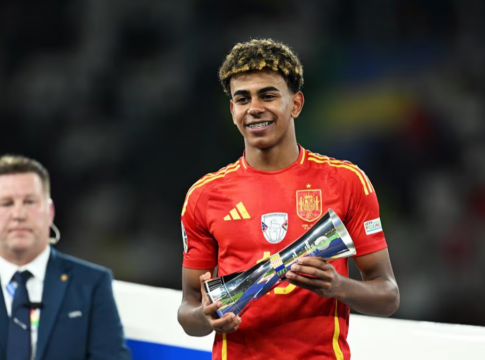 Ο Γιαμάλ αποκάλυψε άθελά του τους γυμνούς συμπαίκτες του (vid)