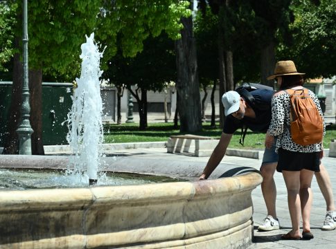 Καιρός: Σε ποιες περιοχές η θερμοκρασία θα «χτυπήσει» κόκκινο