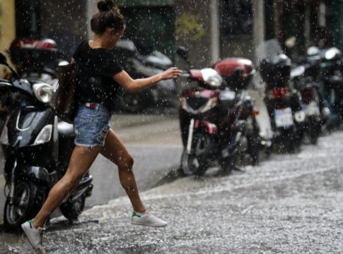 Καιρός: Ραγδαία αλλαγή με ισχυρές καταιγίδες – Πότε θα «χτυπήσουν» την Αττική