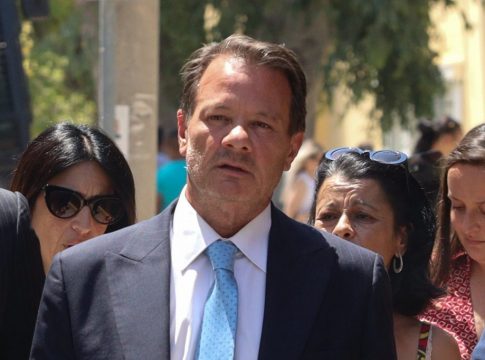 13 μέτρα μήκος, ξύλο παντού, 10.000 ευρώ μόνο για συντήρηση: Το χλιδάτο γιοτ του Λύτρα το ζηλεύουν και Σεΐχηδες