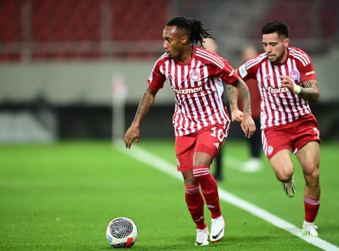 Με το βλέμμα στον Ζέλσον