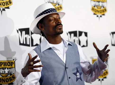 O Snoop Dog μετέφερε την Ολυμπιακή φλόγα στο Παρίσι – Χαμός με τα memes στο διαδίκτυο