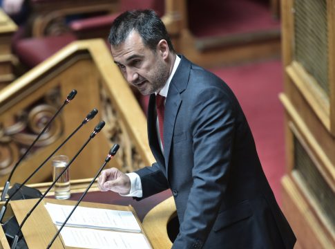 Καταπέλτης για την εξαήμερη εργασία ο Αλέξης Χαρίτσης – «Ακραία αντεργατικό» το μέτρο