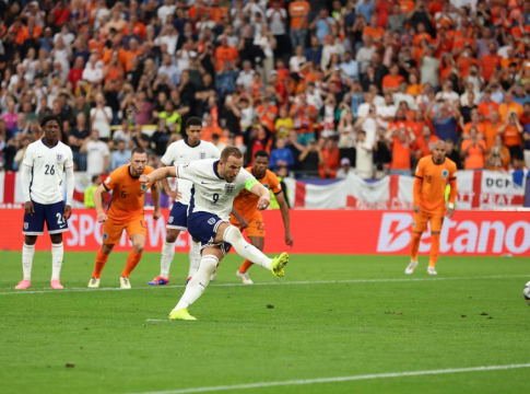 Άμεση απάντηση για την Αγγλία με τον Κέιν από την άσπρη βούλα (vid)