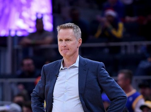 Στιβ Κερ για Τραμπ: «Άλλο ένα παράδειγμα πολιτικού διχασμού και της κουλτούρας των όπλων»