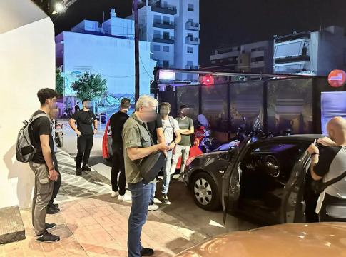 Γκάζι: Μεγάλη αστυνομική επιχείρηση τη νύχτα – Έλεγχοι σε νυχτερινά καταστήματα και οχήματα