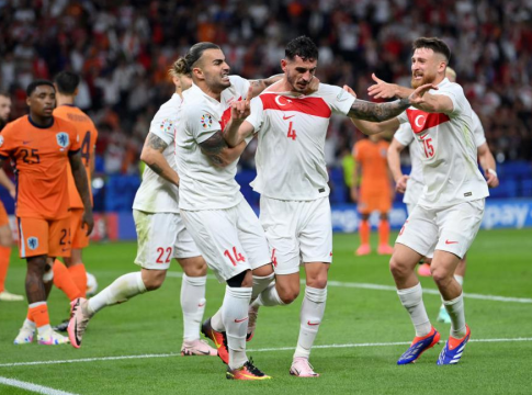 Ο Ακαϊντίν με κεφαλιά το 1-0 για την Τουρκία (vid)