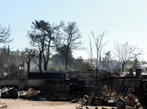 Φωτιά στην Αττική: Κύμα αλληλεγγύης για τους πυρόπληκτους από τους δήμους