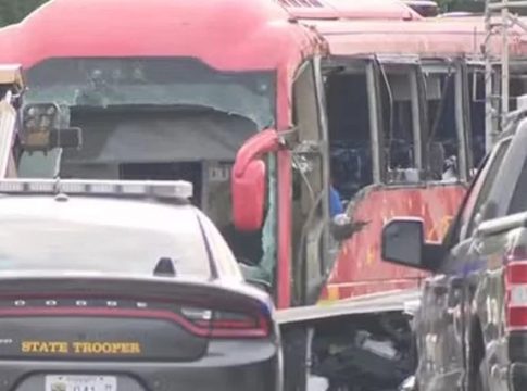 Επτά νεκροί και δεκάδες τραυματίες από ανατροπή τουριστικού λεωφορείου στο Μισισιπή