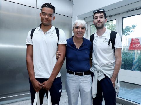 Τεντόγλου και Καραλής για τη φωτιά στην Αττική: «Βλέπαμε από τα παράθυρα του αεροπλάνου να σκοτεινιάζει»