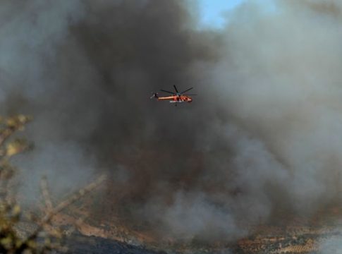 Τιτάνια «μάχη» με τις φλόγες στο Ρέθυμνο – Μεταβαίνει εκτάκτως ο Κικίλιας, σπεύδουν κι άλλοι δασοκομάντος