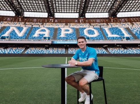 Η Νάπολι ανακοίνωσε τον ΜακΤόμινεϊ