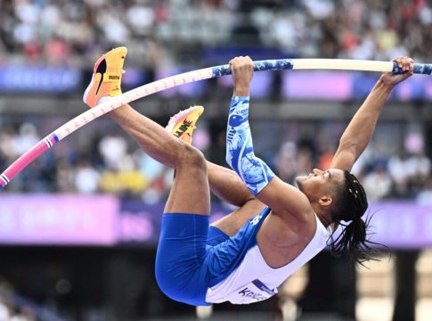 Ο Καραλής μπήκε στο κλειστό κλαμπ των 25 αθλητών που έχουν περάσει τα 6 μέτρα!