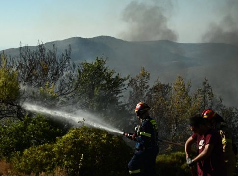 Φωτιά στην Αττική: Υψηλές θερμοκρασίες με ισχυρούς ανέμους έως και 7 μποφόρ τη Δευτέρα