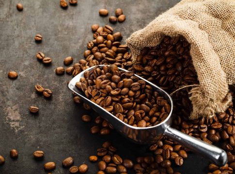 Έρχονται νέες αυξήσεις στις τιμές του καφέ – Πόσο «πικρός» θα είναι στα ράφια των σούπερ μάρκετ