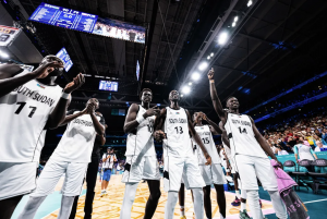 &Pi;&omicron;&iota;&omicron; &epsilon;ί&nu;&alpha;&iota; &tau;&omicron; &Nu;ό&tau;&iota;&omicron; &Sigma;&omicron;&upsilon;&delta;ά&nu; &pi;&omicron;&upsilon; &laquo;&alpha;&pi;&epsilon;&iota;&lambda;&epsilon;ί&raquo; &tau;&eta;&nu; &Epsilon;&lambda;&lambda;ά&delta;&alpha; (vids)