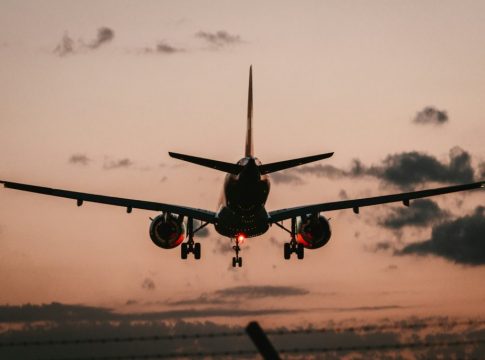 Ζάκυνθος: Αναστάτωση στο αεροδρόμιο – 29χρονη έσκισε το παντελόνι αστυνομικού