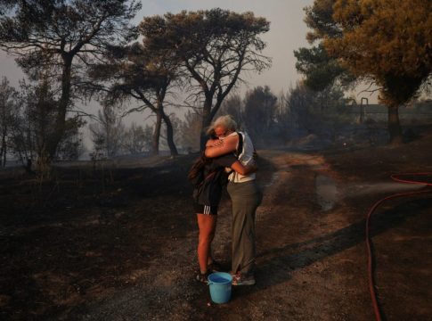 Φωτιά στην Αττική: Είδη πρώτης ανάγκης συγκεντρώνουν οι δήμοι του Λεκανοπεδίου για τους πληγέντες
