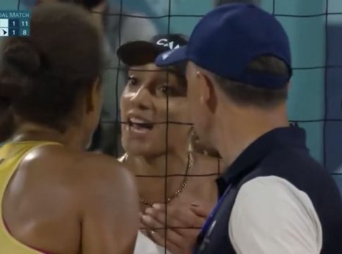 Έπος: Οι αθλήτριες στον τελικό του beach volley άρχισαν να τσακώνονται και ο DJ έπαιξε το Imagine (vid)