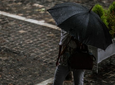 Καιρός: Πόση βροχή αναμένεται να πέσει τις επόμενες μέρες – Πόσο θα κρατήσει η κακοκαιρία