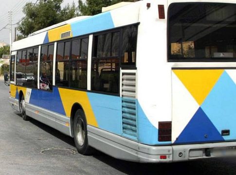 Καραμπόλα αστικού λεωφορείου με δύο ΙΧ στον Ασπρόπυργο