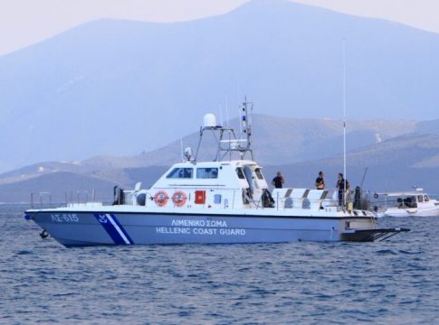 Χαλκιδική: Ιστιοφόρο προσάραξε κοντά στον Νέο Μαρμαρά