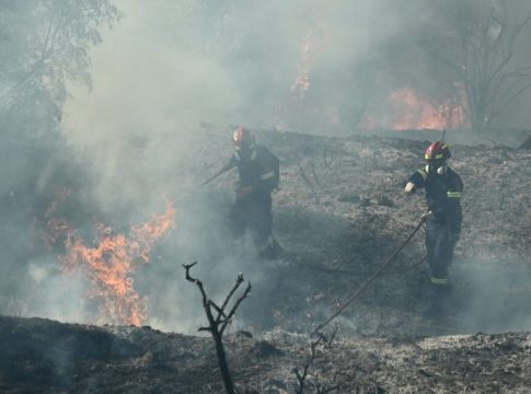 Φωτιά στην Αττική: Ήχησε το 112 για εκκένωση της Καλλιτεχνούπολης