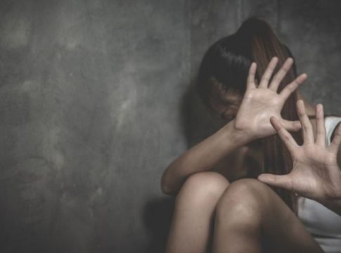 Ηλεία: Άνδρας φέρεται να άρπαξε και να βίασε 14χρονη μέρα-μεσημέρι