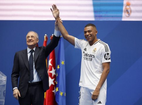Έκθεση FIFA: Ρεκόρ μεταγραφών αλλά μείωση της δαπάνης
