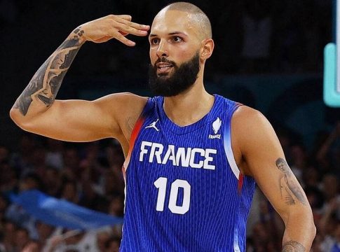 Απίστευτος Φουρνιέ: Έκανε… εξώφυλλο στο Facebook το σήμα του Ολυμπιακού (pic)