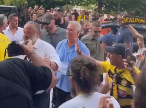 Στη Λιβαδειά ο Μάριος Ηλιόπουλος, αποθεώθηκε από τον κόσμο της ΑΕΚ (vid)