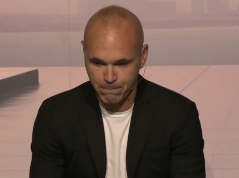 Δάκρυσε ο Ινιέστα στο «αντίο» του: «Ποτέ δεν πίστευα ότι θα ερχόταν αυτή η μέρα» (vids)