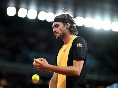 Απίστευτη ανάρτηση Τσιτσιπά – «Φωτογραφίζει» τους γονείς του (pics+vids)