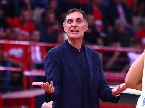 Μπαρτζώκας: «Δεν είμαι καθηγητής να βάζω βαθμούς» – Τι είπε για Βιλντόζα και Ντόρσεϊ