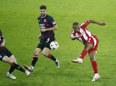 Ολυμπιακός – Ρέιντζερς 1-1: Τον ζόρισαν οι Σκωτσέζοι, τον «μπλόκαρε» ο Γερμανός διαιτητής (vids)