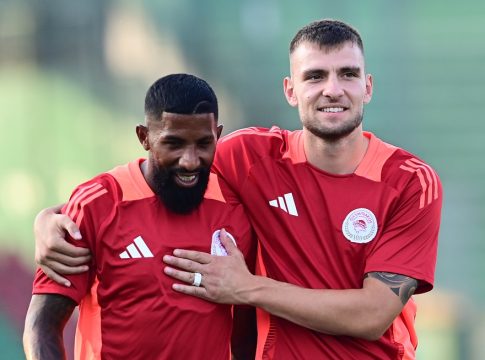 Ο «Έλληνας» Ροντινέι – Το απίθανο βίντεο για τον «αδερφό» Ντόη