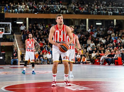 Το «κακό» μάτι του Βεζένκοφ και η… κίνηση της Ελευθεριάδου (pic)