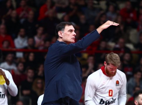 Μπαρτζώκας: «Κάποιοι παίκτες είναι εντελώς εκτός φόρμας πνευματικά ή σωματικά»