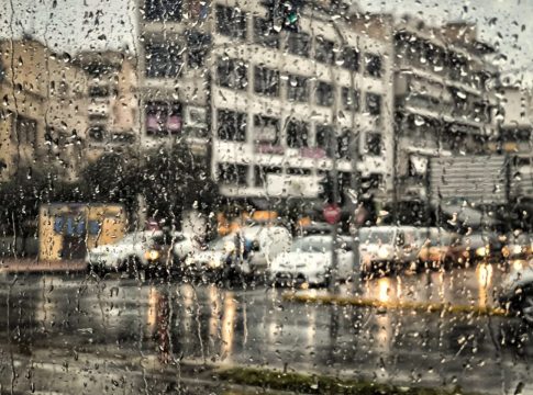 Καιρός: Έκτακτο δελτίο επιδείνωσης – Χριστούγεννα με βροχές και ισχυρούς ανέμους – Πού θα χιονίσει