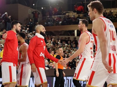 Ολυμπιακός: Το «μπράβο Ρόκι» του αρχηγού στον Βεζένκοφ και η αποθέωση του κόσμου