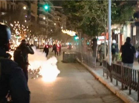 Πεδίο μάχης η Εγνατία – Επεισόδια στη Θεσσαλονίκη μετά την πορεία για τον Γρηγορόπουλο