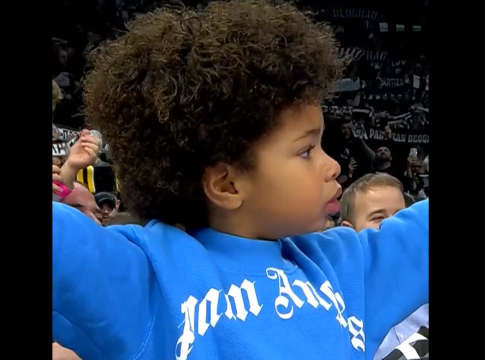 Απίθανος ο γιος του Λεσόρ: Τραγούδησε τον ύμνο της Παρτιζάν (vid)