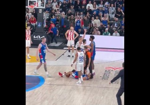 Η ένταση στο Εφές – Ερυθρός μετά την κίνηση… ράγκμπι του Κάλινιτς στον Λάρκιν (vid)