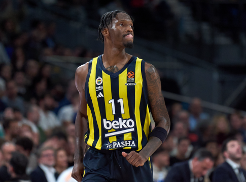 Ρεάλ Μαδρίτης – Φενέρμπαχτσε 70-82: «Βύθισαν» κι άλλο τη «βασίλισσα» με τομερό Χέιζ Ντέιβις οι Τούρκοι