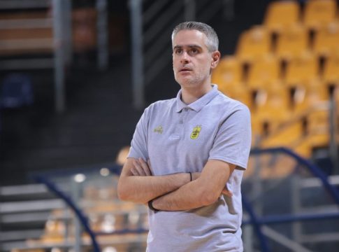 Ο Καστρίτης αποχαιρέτησε τους παίκτες του Άρη
