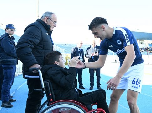 Στο Περιστέρι για το Ατρόμητος – Ολυμπιακός ο μικρός Γιαννάκης (pics)