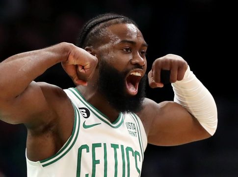 Οι Σέλτικς συνέτριψαν με 40αρα τους Γουόριορς μέσα στο Γκόλντεν Στέιτ